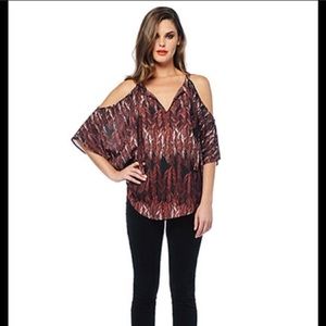 NWT BB Dakota Kaelin Feather Cold Shoulder Top XS